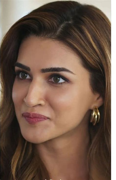 Pin By Belal Sos On Seductive In Gal Gadot Beautiful Smile Women South Indian Actress Hot