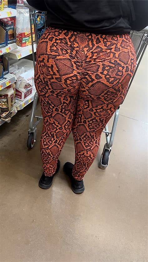 Amazing Thick Sexy Latina Nice Ass In Snakeskin Pattern Leggings Spandex Leggings Yoga