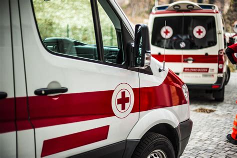 Travolto Da Un Auto Mentre Attraversa La Strada Pensionato Muore In