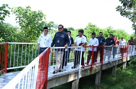 Dibangun Semen Padang Jembatan Jogging Track Di Taman Bukit Gelanggang