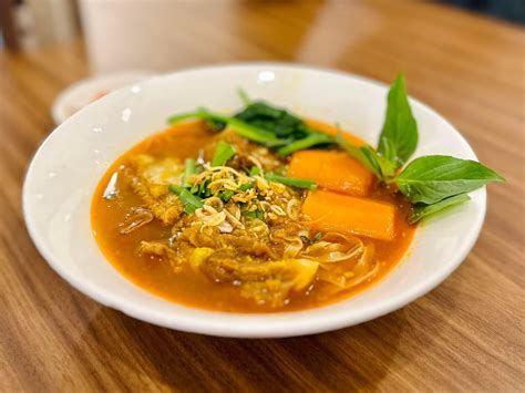 Ăn trưa thôi AnhEm, mời AnhEm chọn nhé, mình hai món phía trên, bạn ... 