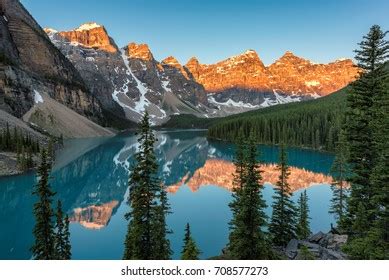 Moraine Lake Reflection Sunrise Canadian Rockies Stock Photo 708577273 ...