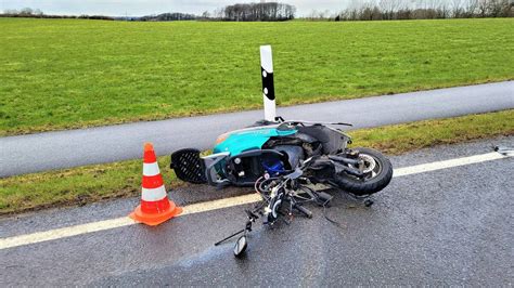 Radevormwald H Ckeswagen Unfall Auf Der B Mofafahrer