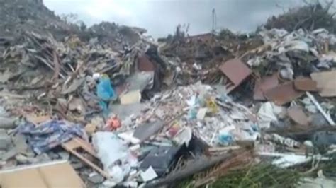 Morador Flagra Prefeitura Descartando Lixo E Entulho Em Terreno Baldio