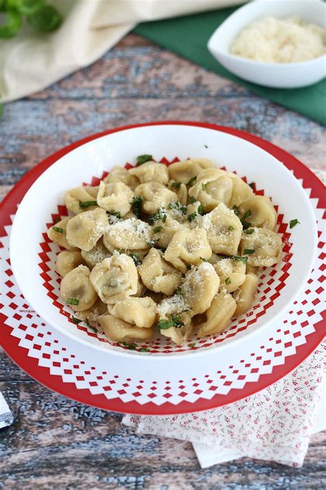 Tortellini Con Prosciutto Crudo Parmigiano E Basilico Fresco Ricetta