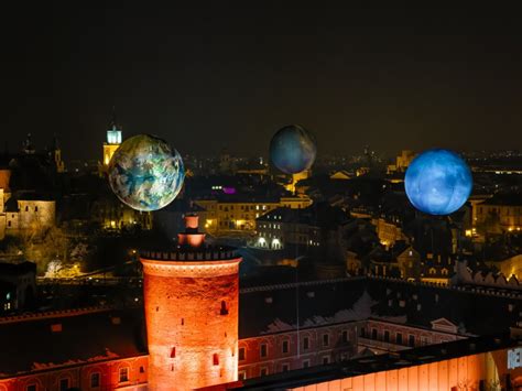 Zobacz planety unoszące się nad lubelskim zamkiem Zdjęcia z drona