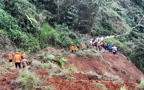 Maut Tanah Runtuh Di Indonesia Fmt