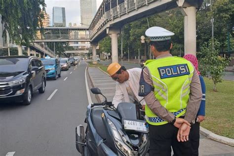 Pelanggar Lalu Lintas Tetap Ditegur Meski Tak Ada Tilang Manual