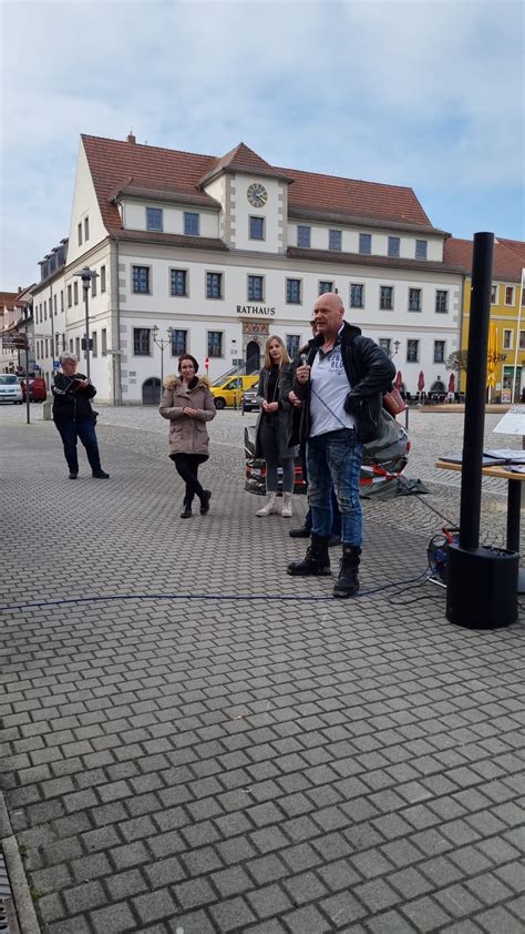 Enthüllung der Skulpt o uren Stadtparkbank Johann von Schadowitz Alias