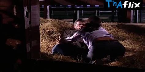 Helena Ranaldi Bikini Scene In Lacos De Familia Tnaflix