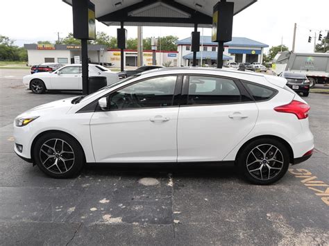 Pre Owned 2017 Ford Focus Sel Fwd 4d Hatchback