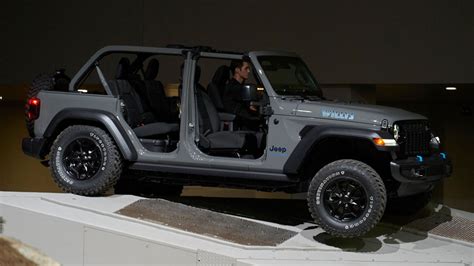 Jeep issues recall and stop-sale order on 63K hybrid Wrangler SUVs for ...