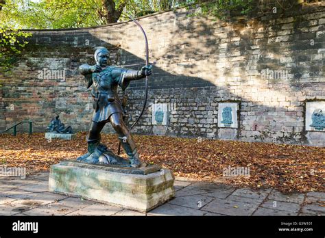 Robin Hood Statue Am Nottingham Castle England Uk Stockfotografie Alamy