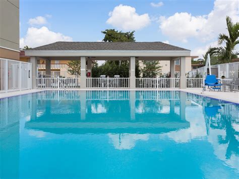 Extended Stay Hotel Miami Airport | Candlewood Suites Miami Intl