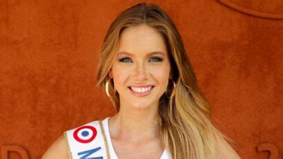 Amandine Petit toute bronzée elle ose le bikini bijoux et cest canon Femme Actuelle Le MAG