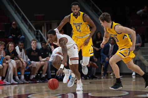 Mens Basketball Unable To Hold On In Final Minutes Against Towson