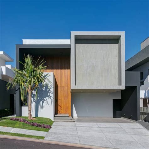 Casas Cor Cinza Escuro - Casa cinza → Claro, Escuro, com Madeiras, com Pedreas