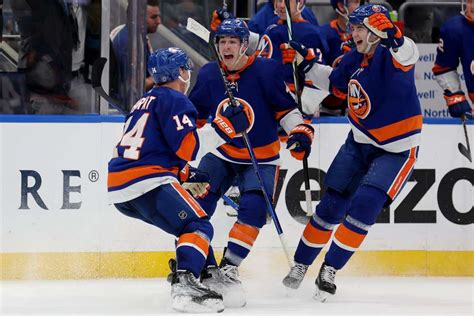 Nhl Roundup Patrick Roy Wins First Match As New York Islanders Coach