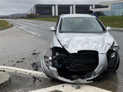 Einsatz Verkehrsunfall Kreuzung Land Lebt Auf