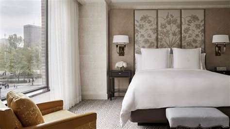 Superior Room | Boston Luxury Hotel | Four Seasons Boston