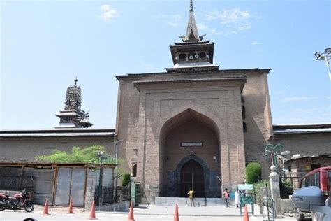 No Friday Prayers At Jamia Masjid Imambargah Bemina Locked Kashmir