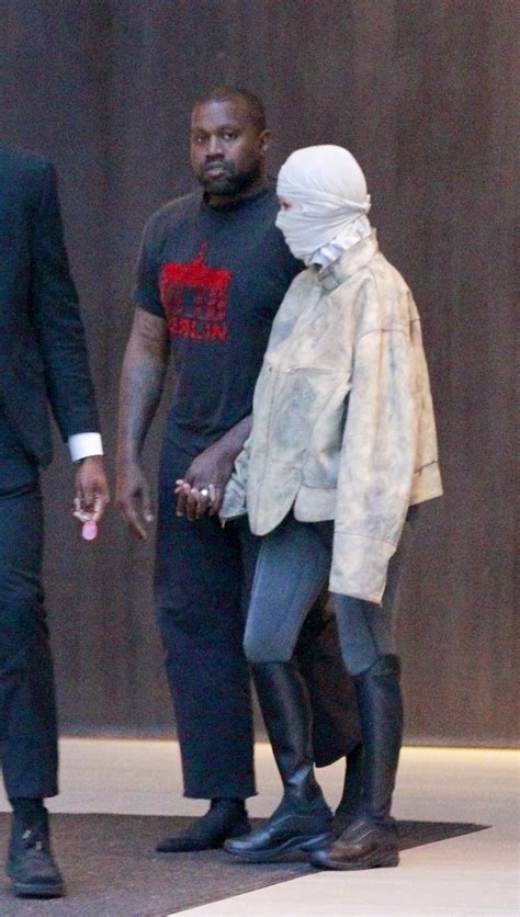 Kanye Wests Wife Bianca Censori Covers Entire Face And Head With Wrap