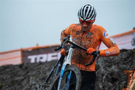 Cyclo Cross Mathieu Van Der Poel S Impose Hulst Pour Son Retour En