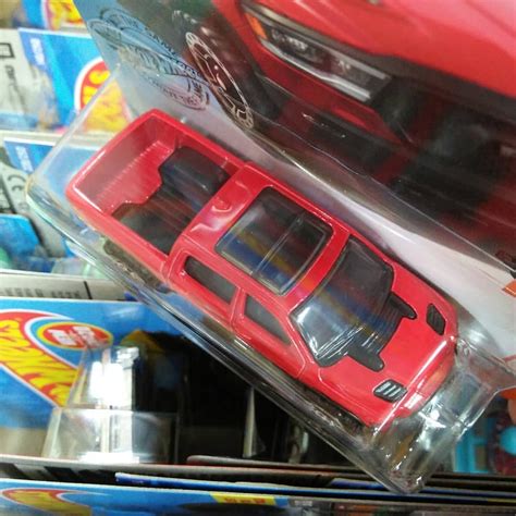 Minis em Foco Notícias Novidades Hot Wheels Koenigsegg Jesko e a RAM 1500 Rebel