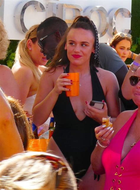 9 Hot Sexy Ellie Leach Bikini Pics