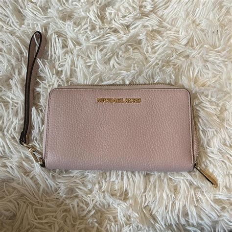 Michael kors pink wallet / wristlet never used no... - Depop