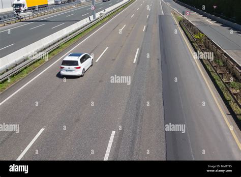 Three Lane Highway Hi Res Stock Photography And Images Alamy