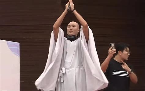 Buddhist Group Slams Korean Dj’s Monk Getup In Kl Club R Malaysia