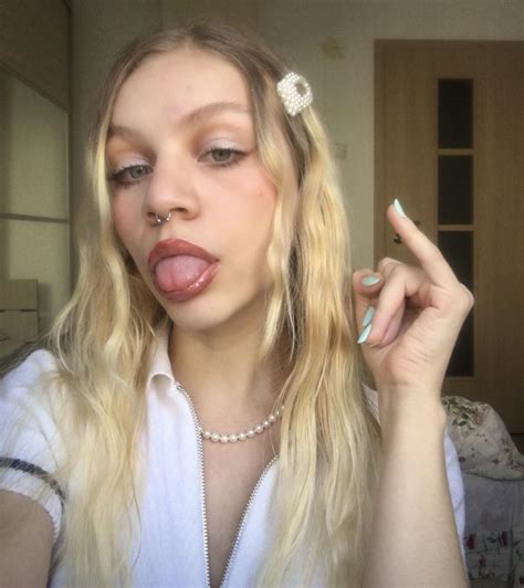 You deserve to see Mommy laugh at your tiny shrimp. Check comm | Scrolller