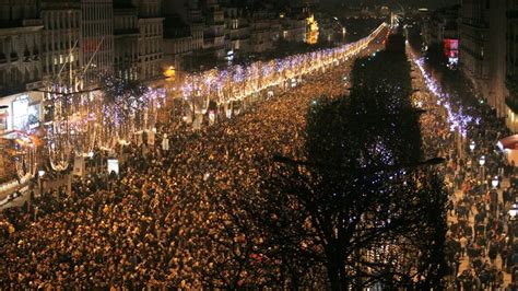 Attentats De Paris Les Célébrations Du Nouvel An Auront Bien Lieu Sur