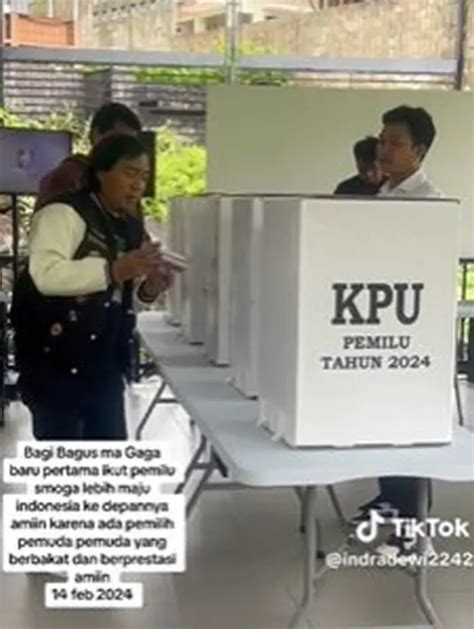 Viral Pose Nyelenehnya Di Surat Suara Ini Potret Komeng Saat Nyoblos