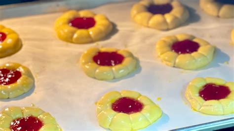 CES PETITES BRIOCHES A LA CONFITURE SONT À TOMBER Parfaites pour le