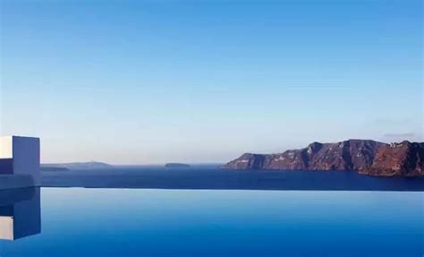 Santorini infinity pools | Infinity pool, Santorini, Luxury swimming pools