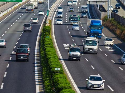 高速道路で車が故障したらどうする？対処法や電話すべき緊急連絡先・注意点などを解説 中古車なら【グーネット】