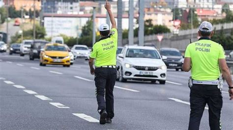 Stanbul Da Pazar G N Baz Yollar Trafi E Kapat Lacak