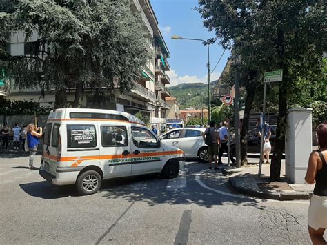 Cava Grave Incidente All Incrocio Di Viale Marconi Donna Ferita