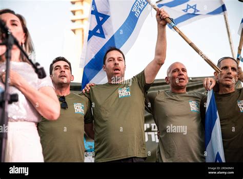 Tel Aviv Israël 19 juillet 2023 Les réservistes israéliens chantent