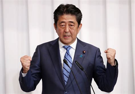 Le Premier Ministre Japonais Shinzo Abe Se Donne Limage Dun Va T En