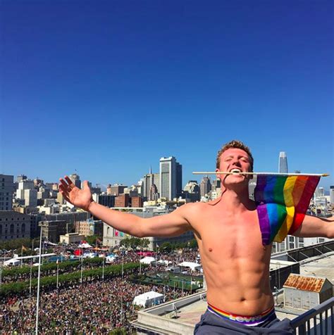 Un Nadador Gay Expulsado De La Universidad