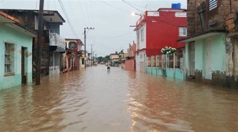 Evacuan A Miles De Personas Ante Inundaciones En Cuba