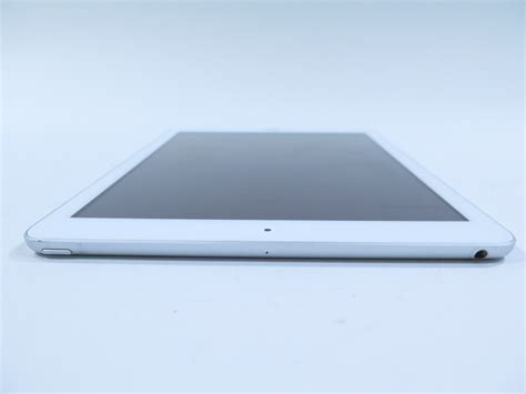 Apple MP2G2LL/A iPad 5th Generation 32GB WiFi 9.7" - Silver 3302