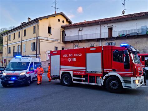 I Vigili Del Fuoco Fanno Gli Straordinari Per I Roghi Tra Carate E