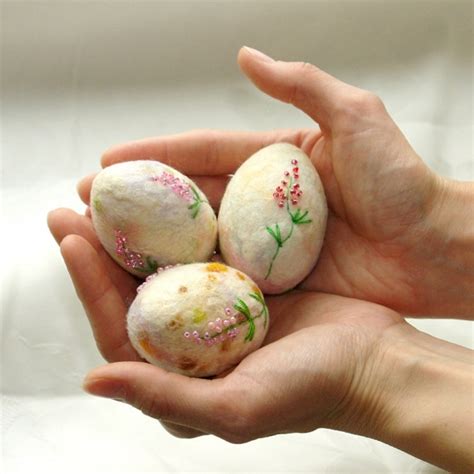 Easter Egg Art That Turns Ordinary Eggs into Eggs-traordinary Art