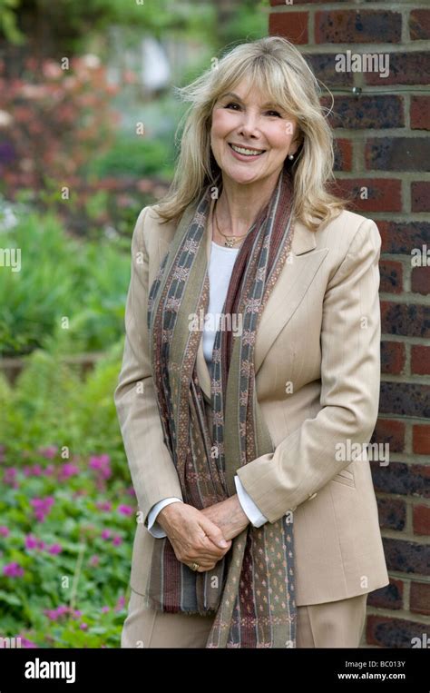 Un Portrait De Lactrice Susan Hampshire Photo Stock Alamy