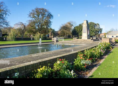 Bourne War Memorial, Memorial Gardens, South Street, Bourne ...