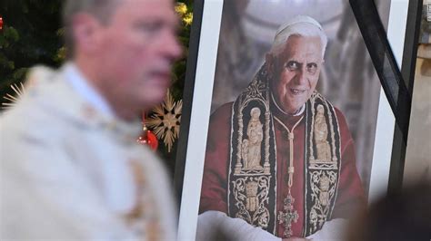 Fieles podrán rendir homenaje a los restos del papa Benedicto XVI en el